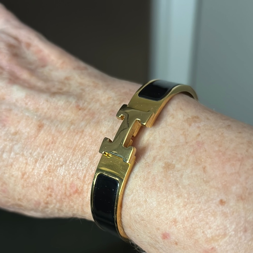 Chic Gold Bracelet with Black Inlays